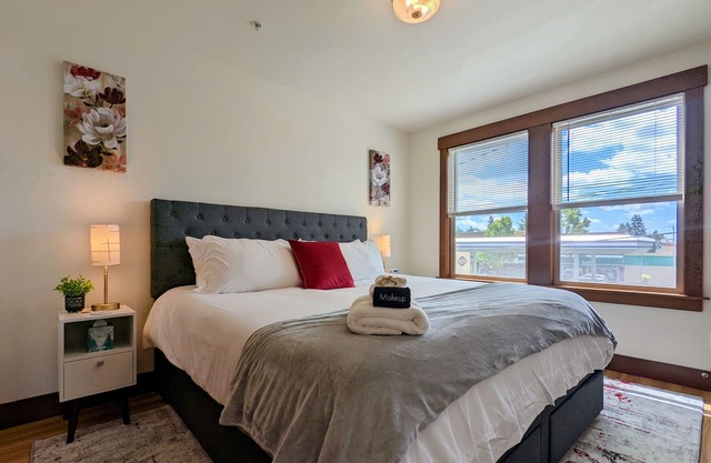 Newberg Wine Country Suites: Noir Room