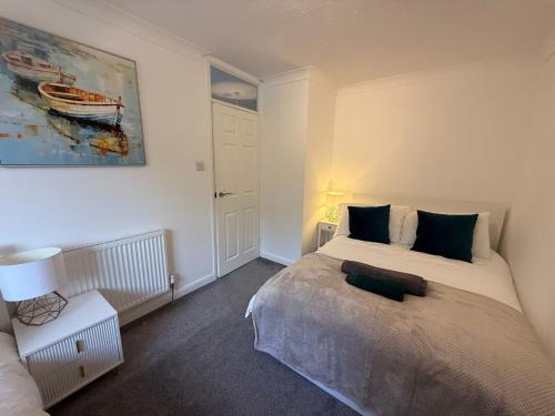 Newbury House Long Stays Free Parking and Wifi