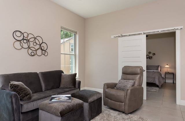 NEUE Innenstadt Bentonville Condo!
