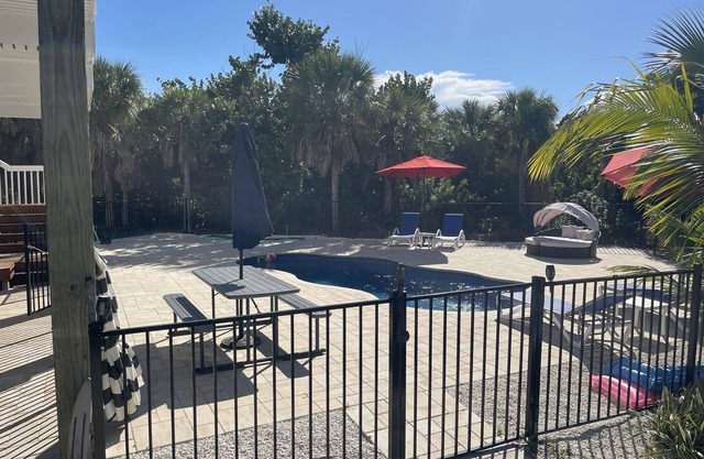 Newer construction designed to bring the outside in, short walk to the beach