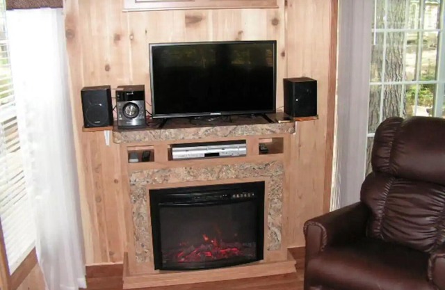 Newer Deluxe Cottage, Bon Echo Park