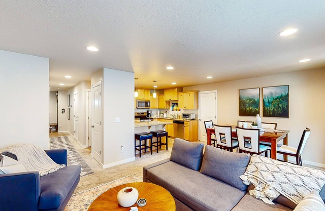 Newer, dog-friendly home with firepit, mountain view, & great location