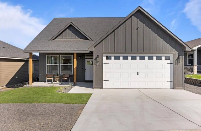 NEW Home-HotTub 3 bd. Golf Course-Lake View!