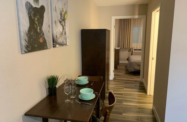 Newer private 1-bedroom apartment in Old Town