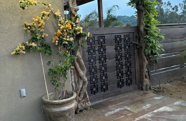 Newly built 1BR/bath hideaway, steps to Monserate Winery