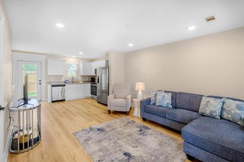 Newly built 3 bed/15 bath a block off the beach in Biloxi!