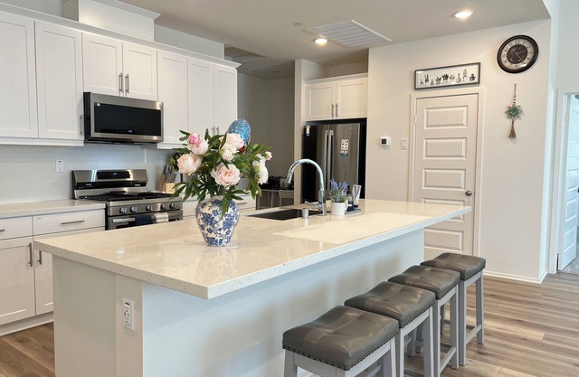 Newly Built 4BR/Home Fully Furnished/Quiet & Safe Neighborhood-Close to ALL