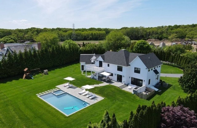 Newly Built 6 Bed/5.5 Bath Modern Farmhouse with Pool and Hot tub