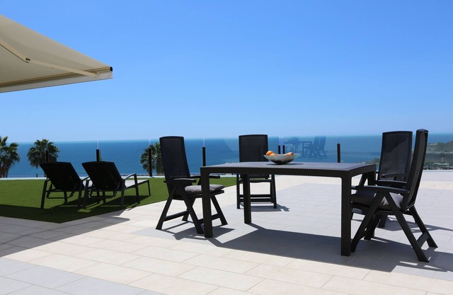 Appartement mit 256 qm großer Terrasse und spektakulärem Meerblick
