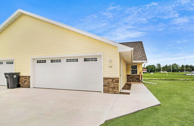 Newly Built Brillion Townhouse - Central to Appleton, Green Bay, Manitowoc, etc