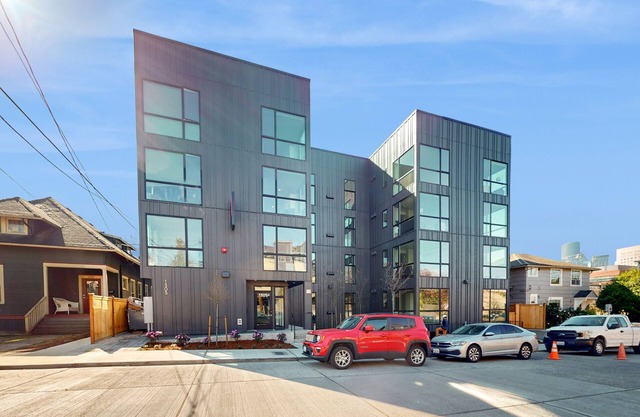 Newly built Capitol Hill studio with gym & city views, walk everywhere