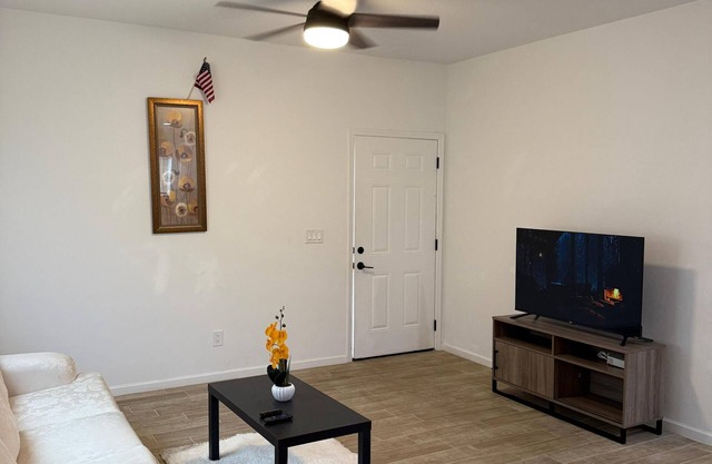 Newly built Charming 3-bedroom house in delightful Vail with WiFi, AC