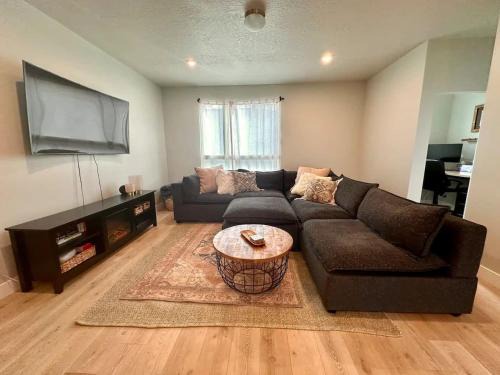 Newly Built Chic Utah Valley Gem l Theo