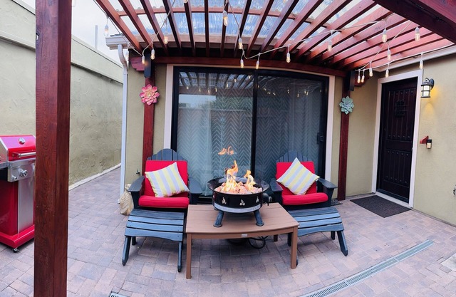 Newly Built Cottage near Aquarium and Cannery Row