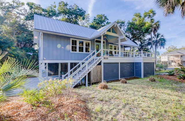 Newly built, custom home 3 blocks from beach with screened porch & deck