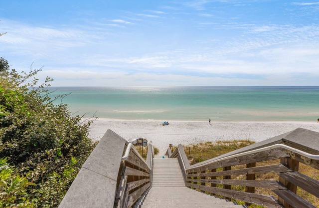 Newly Built Home with Private Pool Golf Cart, Carriage House!