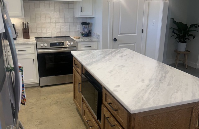 Newly built home 6 miles from Oxford and 8 miles from the grove.