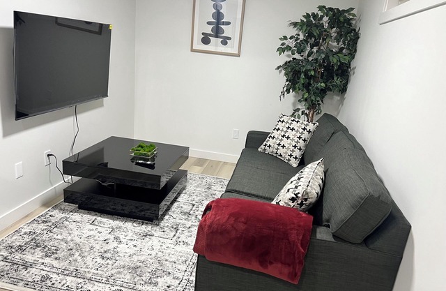 Newly Built Home Away from Home - Close to WEM and River Cree Casino