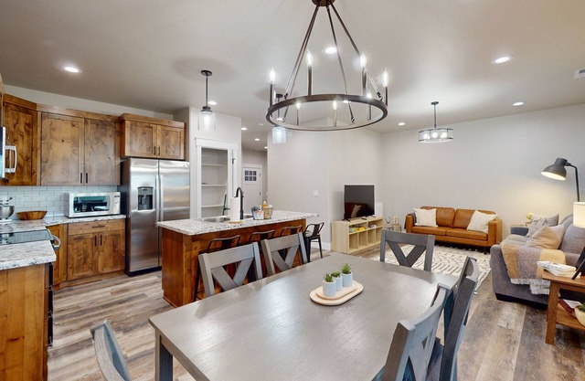 Newly built home in the heart of town - near fishing, hiking & Mesa Falls