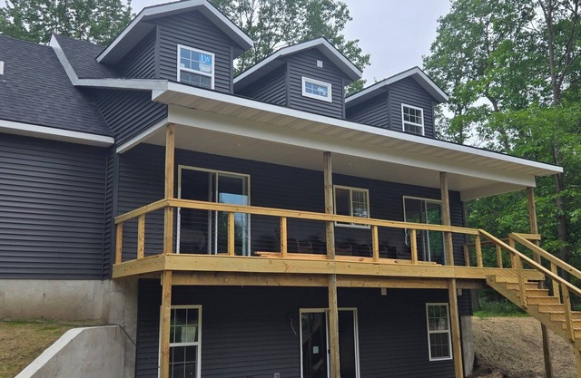 Newly Built Lake House with private lake frontage! 3 Br/2 bath, very spacious!