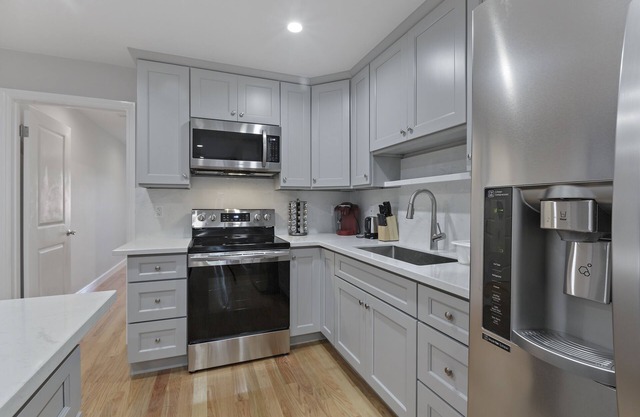 Newly Built Luxury Home 1 mile from SF