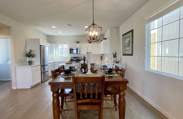 Newly Built Luxury Townhome - Tons of Natural Light