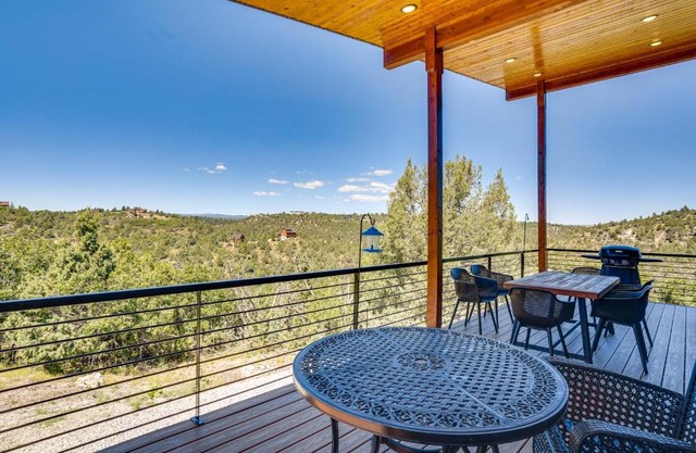 Newly Built, Modern Alton Cabin on 4 Acres!