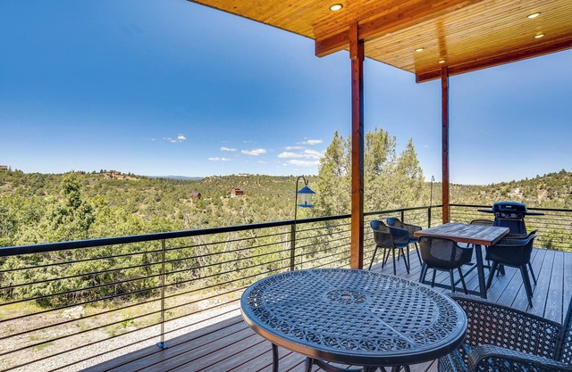 Newly Built, Modern Alton Cabin on 4 Acres!