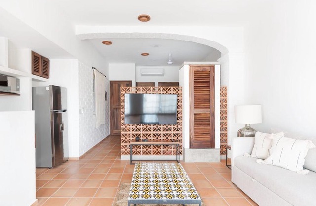 Newly built Modern Studio-2 blocks from ocean & centrally located Welcome to El Gallo Furnished Condos