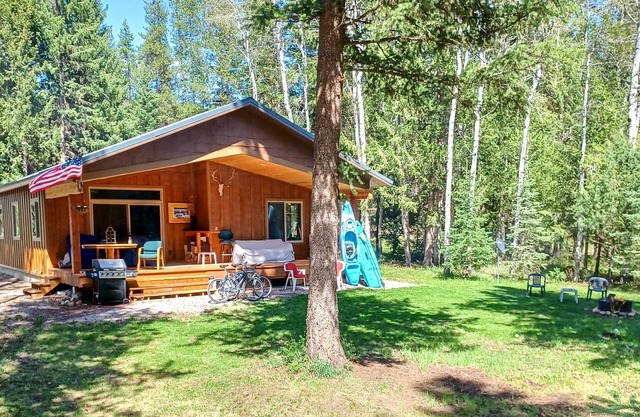 Newly Built Mtn-View Cabin: Hike, Fish & Explore!