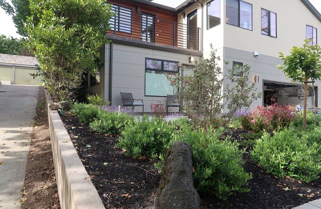 Neugebautes Piedmont 1BR mit Parkplatz abseits der Straße und kostenlosem Laden von Elektrofahrzeugen