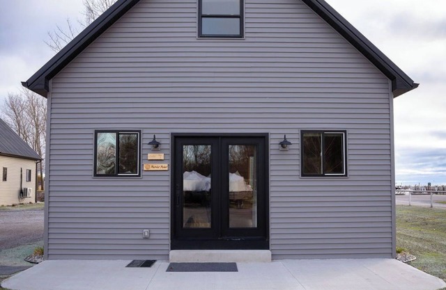 Newly Built - Saginaw Bay Captain's Quarters
