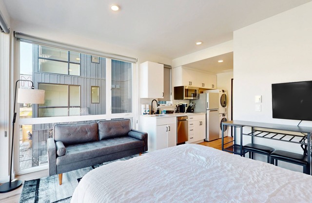 Newly built, walkable studio with city views & prime Capitol Hill location