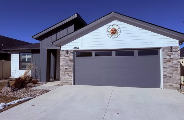 Newly Constructed, Beautiful Ten Mile/I-84 "Village Walk"-Spacious 4-bdrm. house