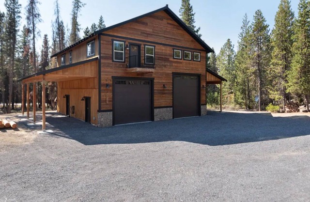 Newly Constructed Apartment in Prime Location!
