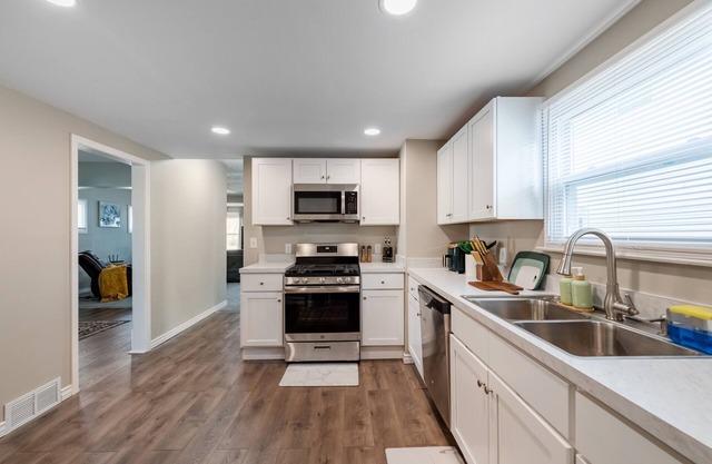 Newly Designed Retreat: Prime Spot, Amenities, 10 Parking Spaces, and Much More!