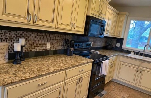 Newly Furnished 3BR/1.5 Bath Cozy Home