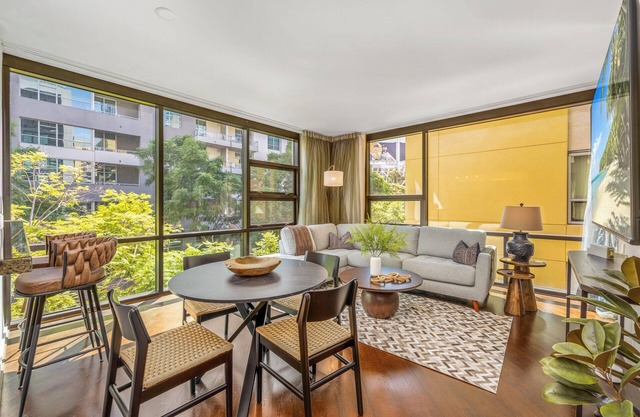 Newly Furnished East Village condo in DT San Diego w/Skybox & fitness center
