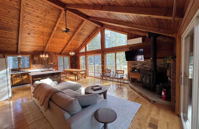 Newly furnished for 2025! Short walk to downtown Sister Bay.