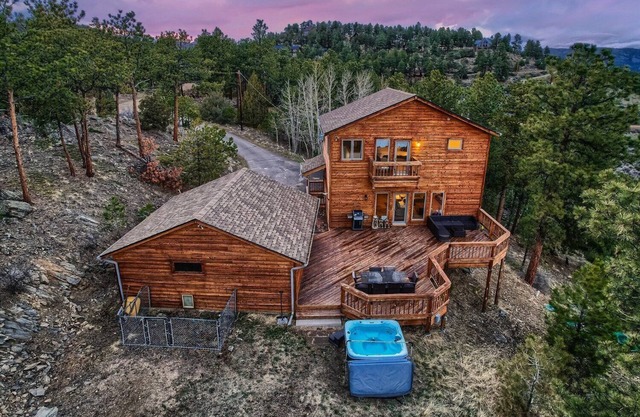 Newly Furnished Mountain Home - Private Hot Tub- Fooseball - Unbeatable Views