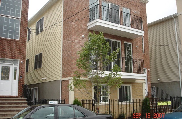 Newly Furnished One Bedroom Midterm Rental with Utilities Blazing Fast Internet