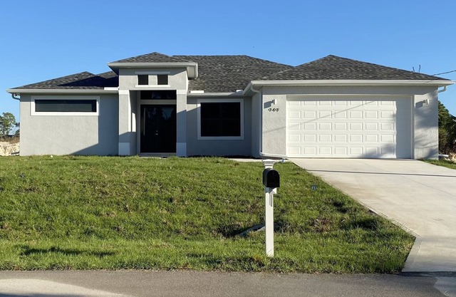 Newly Furnished, Private area with Beautiful Sunsets, Family/Pet-Friendly!