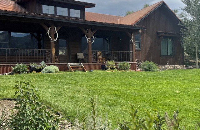 Newly Listed Rustic Elegant Home ~ 5 Mins to Yellowstone National Park