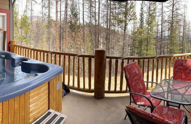 Newly redecorated condo right on the ski hill with private hot tub.