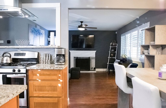 NEWLY REDESIGNED HOME w/JACUZZI+ GAME ROOM & GYM