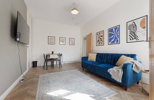 Newly Refurbished Flat|FREE Parking|3 Bedrooms|6 Guests