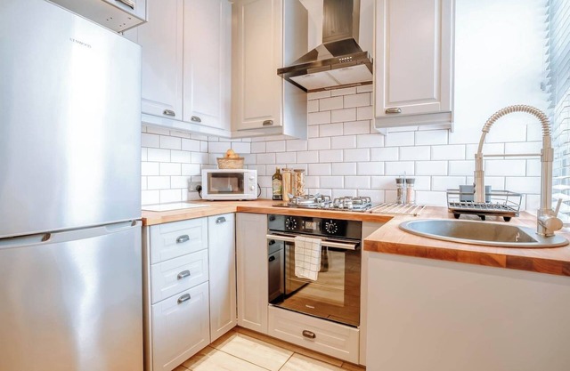 Newly Refurbished 3 Bedroom Townhouse with Patio
