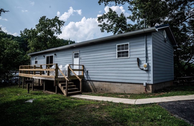 Newly Refurbished 2 Bedroom Duplex cabin in Albany, KY with Slip, Wi-Fi #19