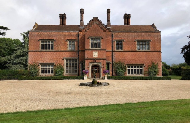 Newly Refurbished Luxury Apartment in 17th Century Manor House