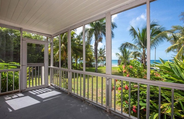 Newly Remodeled Beach House on the Calm Caribbean, Walk to Town Restaurants